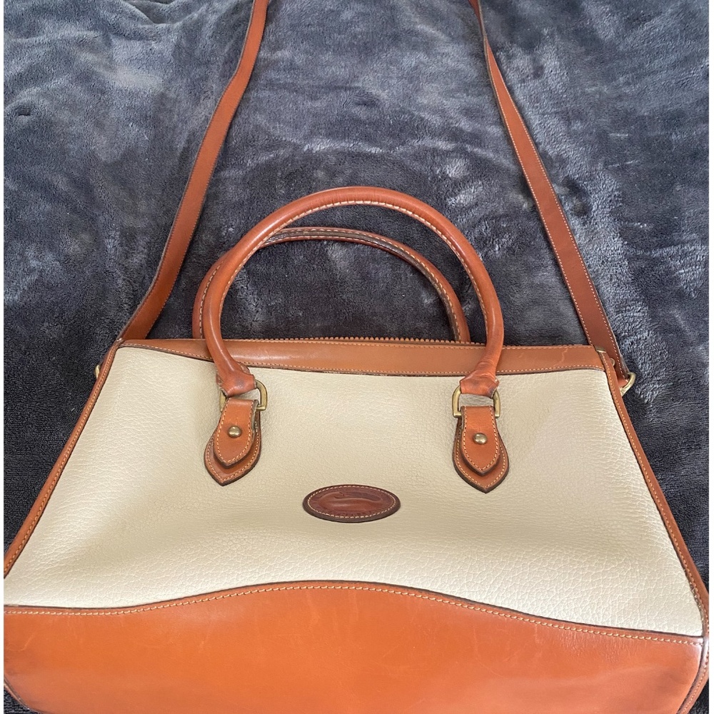 Dooney and Bourke Light Tan All Weather Leather Handbag with Shoulder Strap - Picture 3 of 8